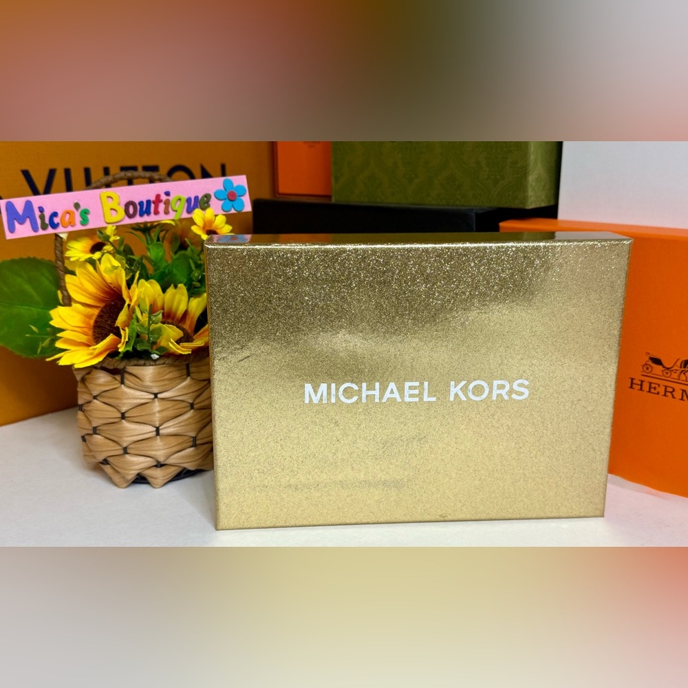 ๐MICHAEL KORS w/Box 2Gold Tone Logo Design W/Gold Hardware S/M - Picture 11 of 17